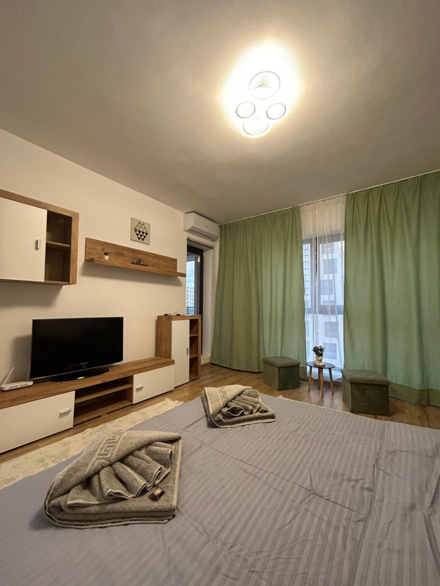 Stylish With Balcony At Exigent Plaza - 04 * Bucharest